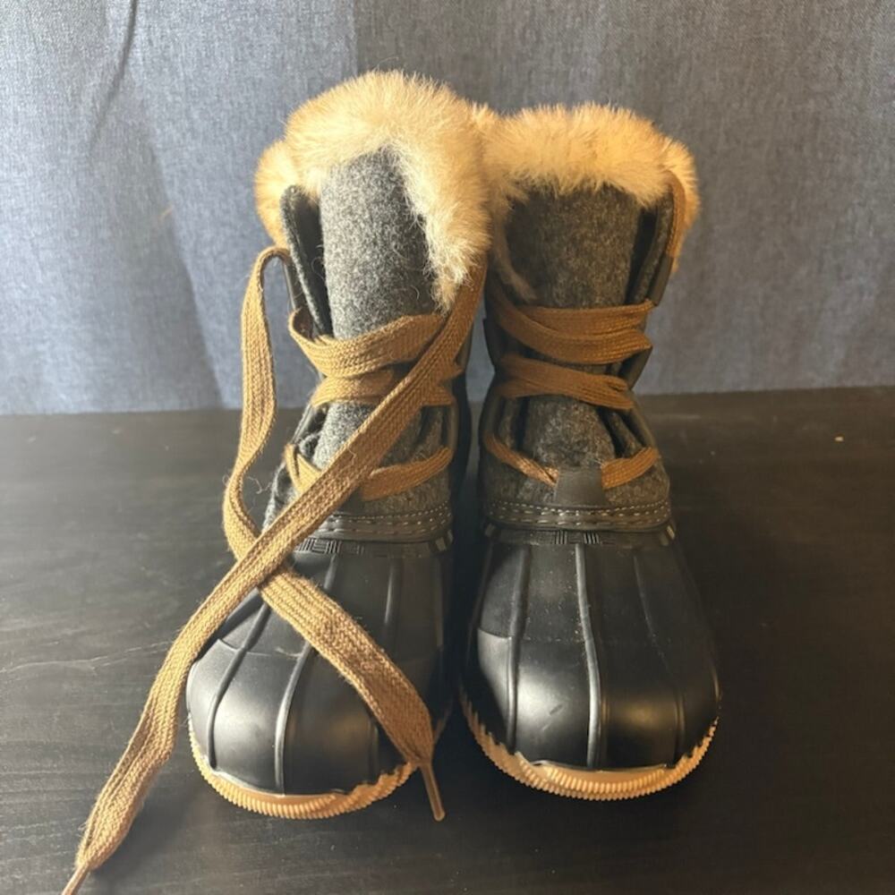 Maurices Women’s Millie Faux Fur Duck Boots Size 8.5 Gray Black Fall Winter